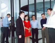 广东省工业和信息化局莅临石家庄谢刚文具办公用品有限公司调研制造业创新中心建设情况 